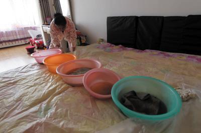 康马楼上漏水，住户失联，小区没物管，业主维权难！律师来支招……